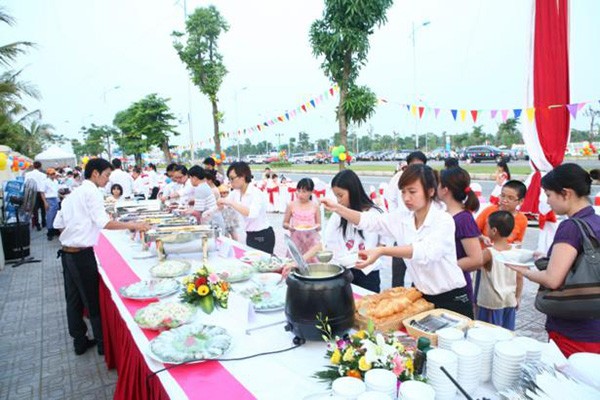 bữa tiệc tất niên ngoài trời
